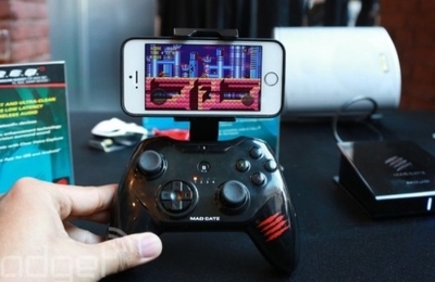 C.T.R.L.i is another game controller for iPhone on iOS 7 