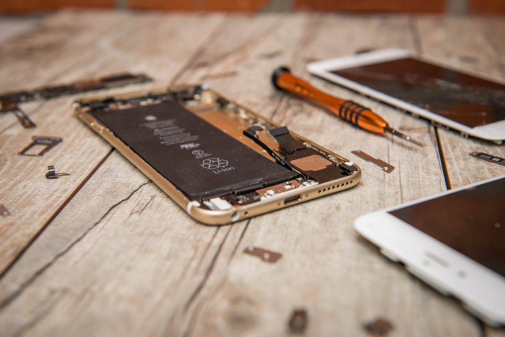 The iPhone 5S does not turn on, the apple burns and goes out 