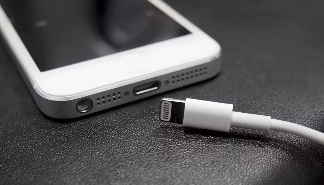 clean iphone charging socket 