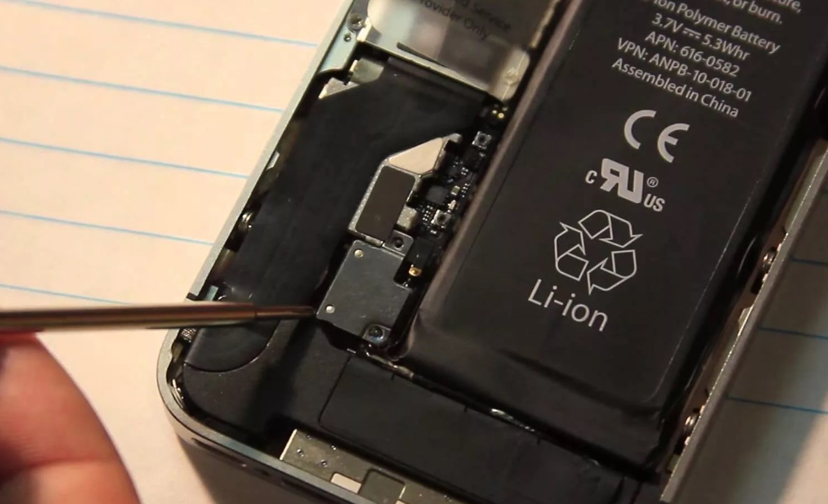 replacing the power button on the iphone 4 