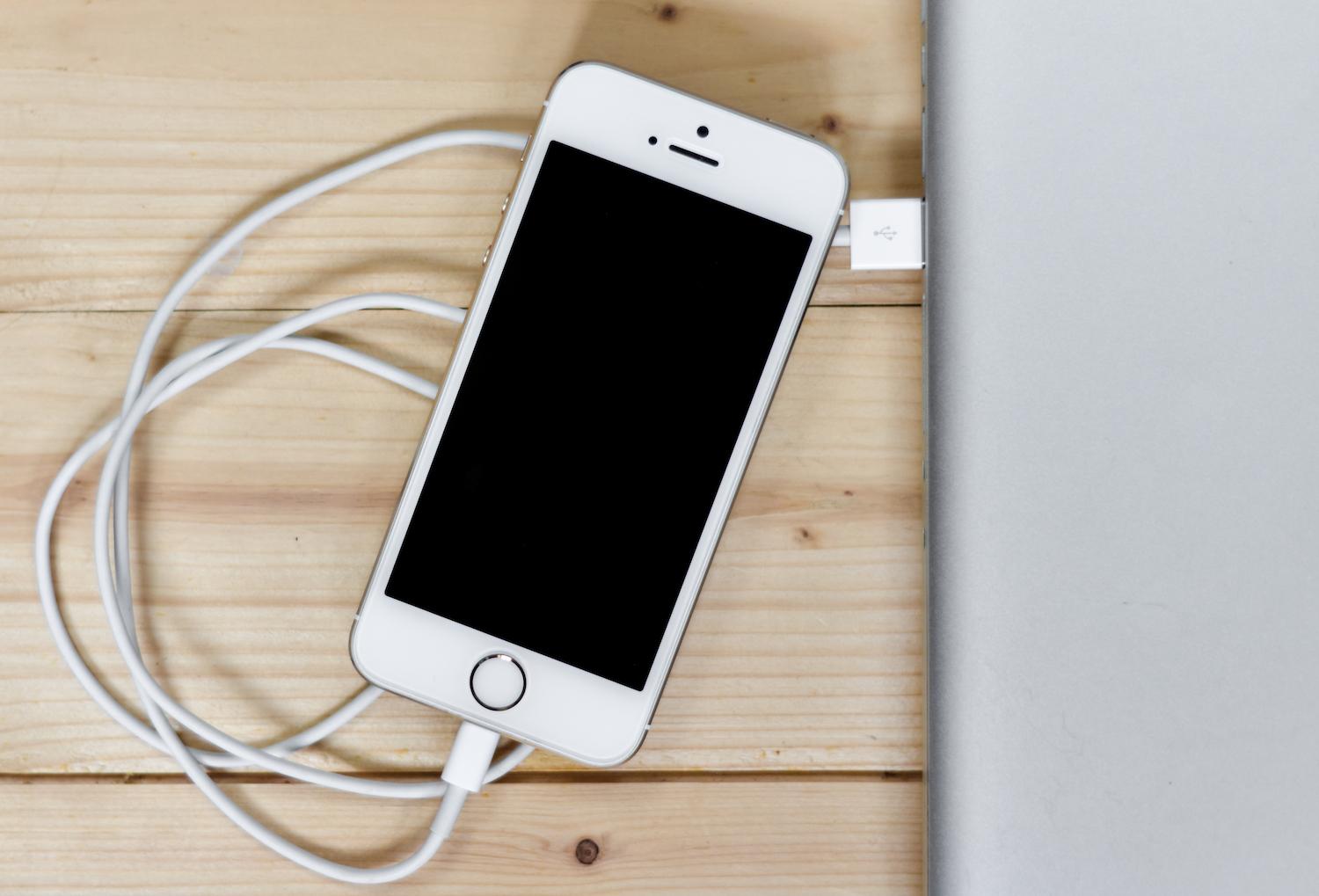 How do I charge my phone to keep it working longer?  Here are four rules 
