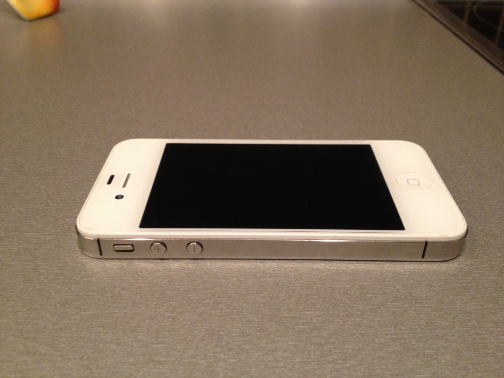 Can't charge iPhone 4 and 4S: what to do? 