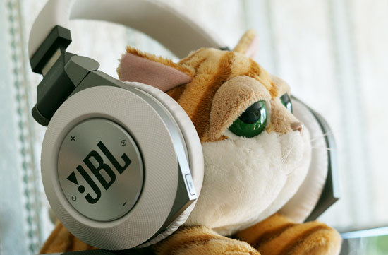 Headphone Review JBL Synchros E50BT 